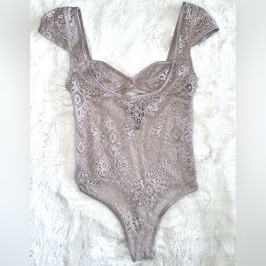 🍭Gorgeous Pastel Lavender Sheer Floral Lace Victoria’s Secret Lingerie Bodysuit